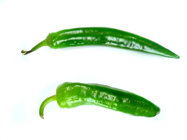 Grüne Paprika isoliert auf weiß — Stockfoto