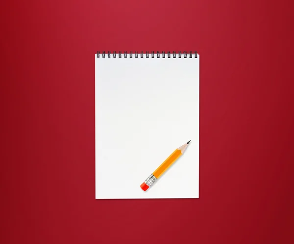 Cuaderno y lápiz — Foto de Stock