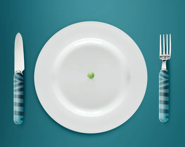 Зеленый горох на тарелке — стоковое фото