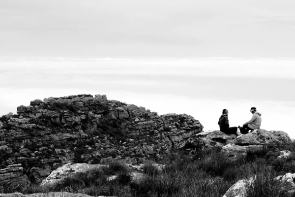 Couple enjoying View from table mountain on Cape town — Stock Photo, Image