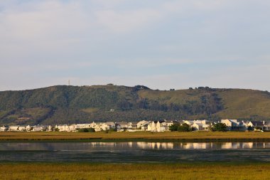 Kırsalda küçük bir köy.