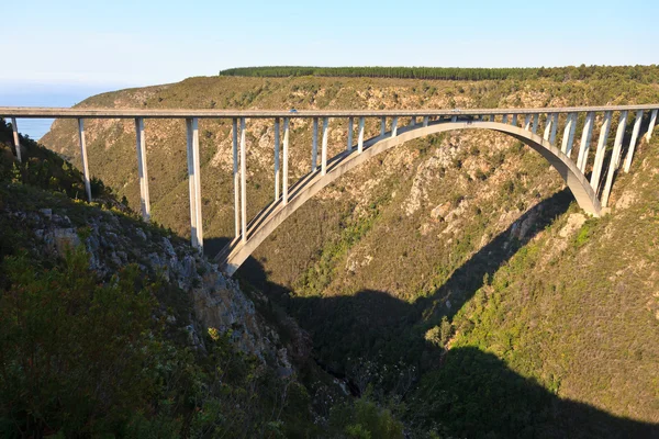Bro över en kanjon — Stockfoto