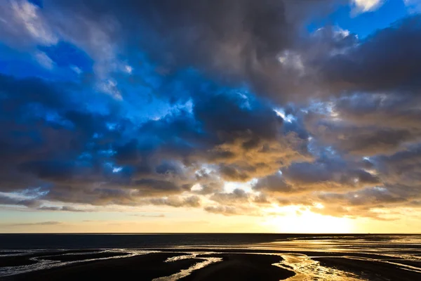 Beautiful cloudscape at sunset — Stock Photo, Image