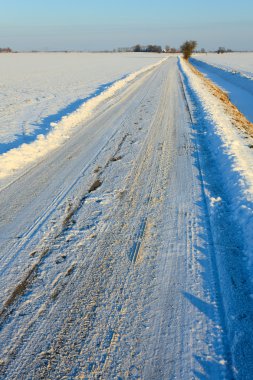 kar kaplı yolda winterlandscape