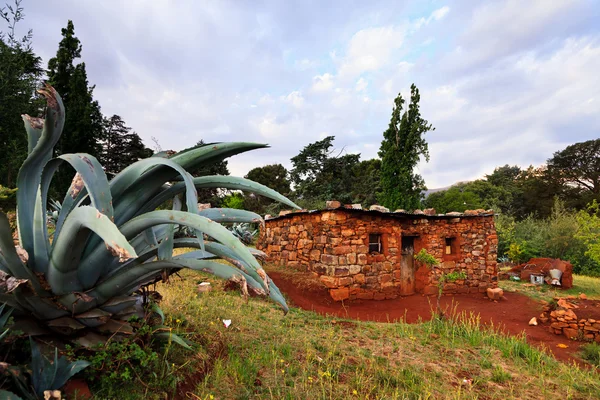 Hus i en by i Afrika — Stockfoto