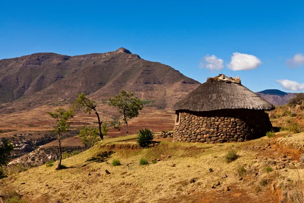 Villaggio di montagna iin Africa — Foto Stock