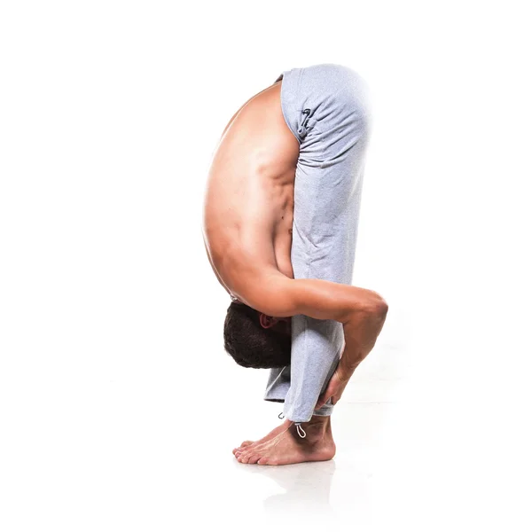 Homem está fazendo ioga — Fotografia de Stock