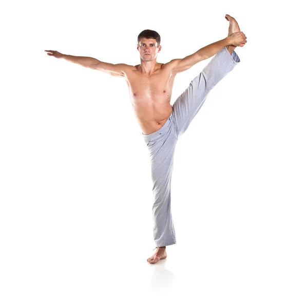 Homem está fazendo ioga — Fotografia de Stock