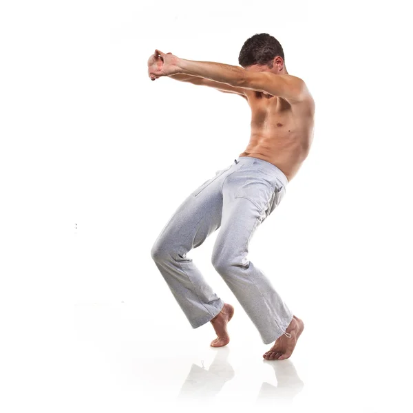 Человек делает йогу. — стоковое фото