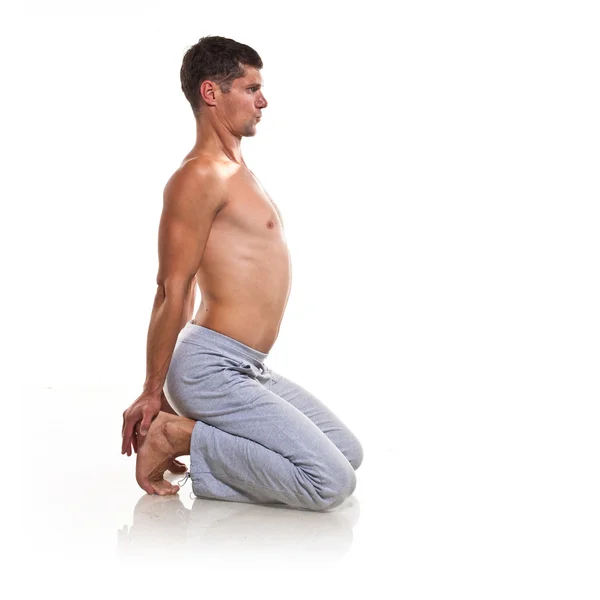 L'uomo sta facendo yoga — Foto Stock