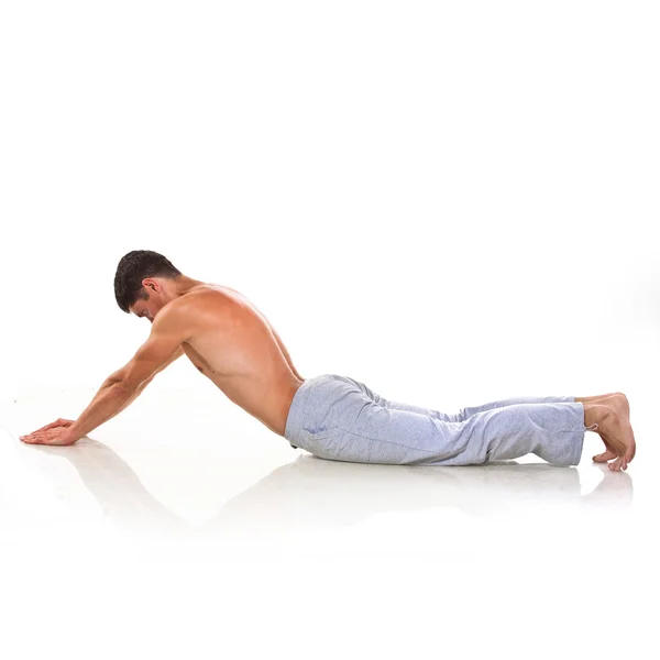 L'uomo sta facendo yoga — Foto Stock