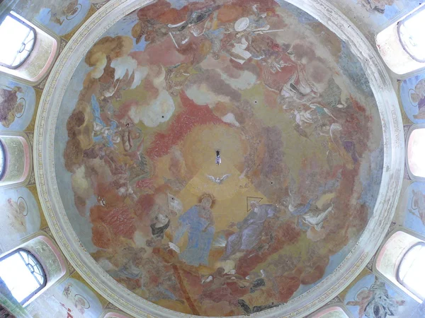 Οι τοιχογραφίες στην εγκαταλειμμένη εκκλησία — Φωτογραφία Αρχείου