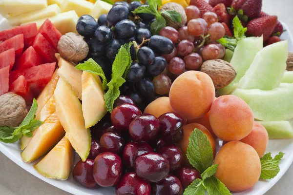 Bandeja de frutas de verão — Fotografia de Stock