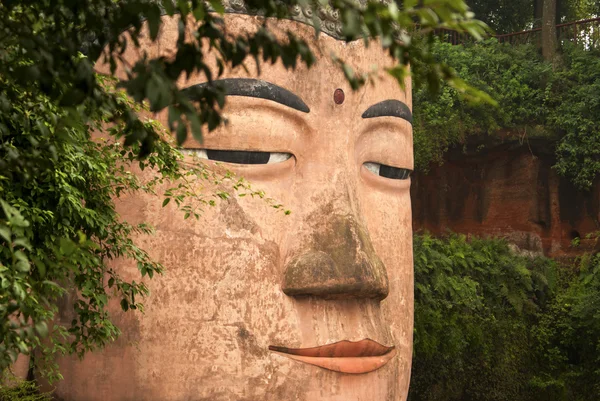 祈り中国と楽山大仏巨人 — ストック写真