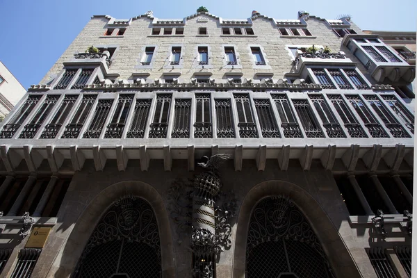 Palau Güell Palace (Antoni Guell) in het centrum van Barcelona (Spanje) — Stockfoto