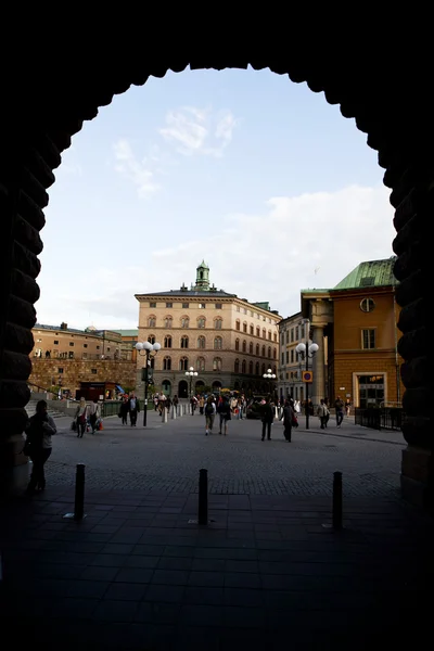 Gamla Stan vista a través y arco Estocolmo, Suecia —  Fotos de Stock