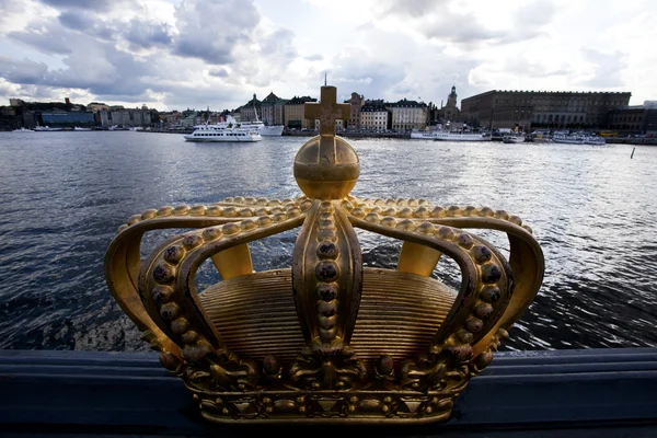 Zobrazit v královském paláci ve Stockholmu od korunovaný mostu — ストック写真