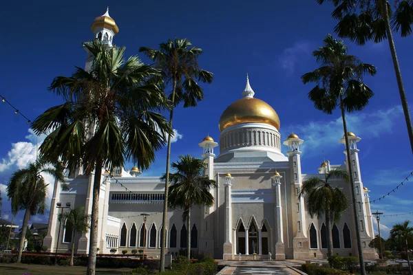 Omar Ali Saifuddin Mosque in Bandar Seri Begawan - Brunei Darusalam — Stock Photo, Image
