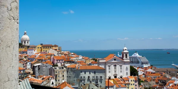View on Lisbon and the river Tagus from Alfama — Stock Photo, Image
