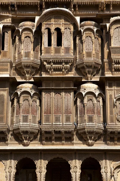 En detalj av patwa-ki haveli (handelshus) i jaisalmer - rajasthan. — Stockfoto