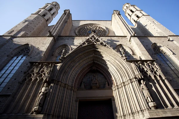 Entrada de la iglesia de Santa Maria del Mar en El Borne, Barcelona, España — Foto de Stock