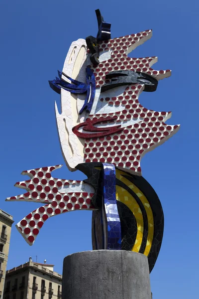 Estatua de Barcelona Cabeza por Roy Lichtenstein en Barcelona, España — Foto de Stock
