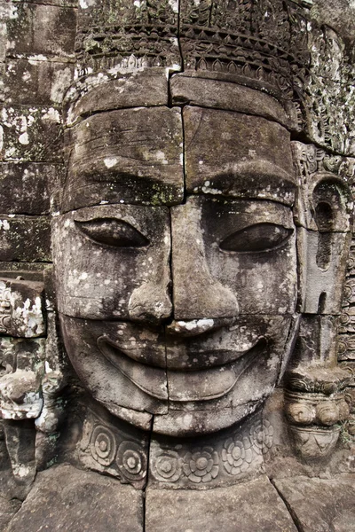 Riesige Steinwand - angkor thom, bajon, kambodscha — Stockfoto