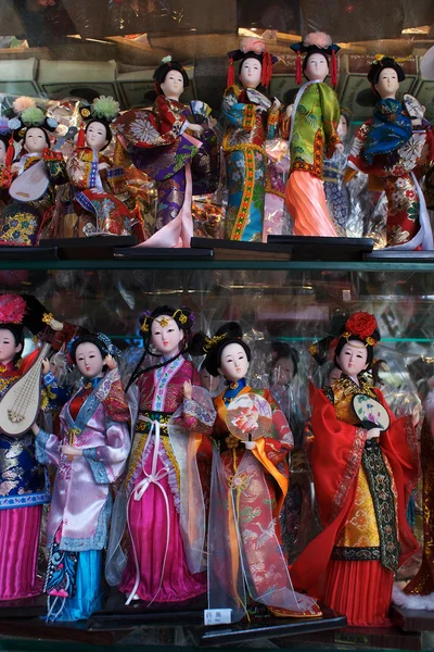 中国木偶在纪念品商店上海-中国 — 图库照片