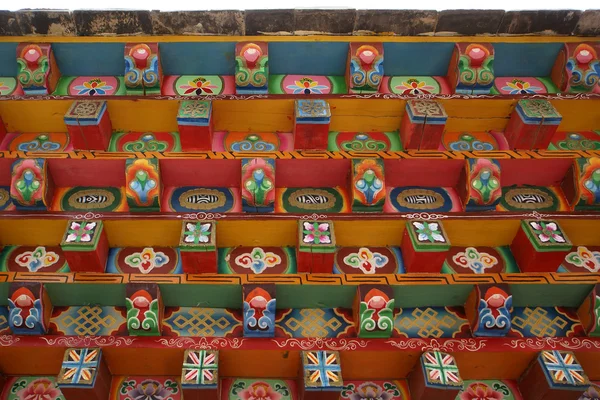 Maloval barevné střecha chrámu Song Zan Li v Shangri-La (Yunnan - Chi — Stock fotografie