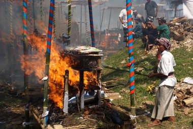 Bali dili hinduistic toplu cenaze yakma töreni Endonezya