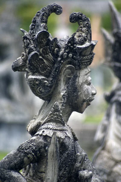 Statue d'une femme hindoue à Tirtagangga (Palais de l'Eau) à Bali Indonésienne — Photo