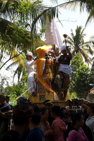 Balinese Hinduistic mass funeral cremation ceremony in Indonesia — Stock Photo, Image
