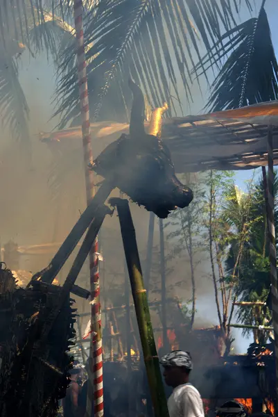 stock image Balinese Hinduistic mass funeral cremation ceremony in Indonesia