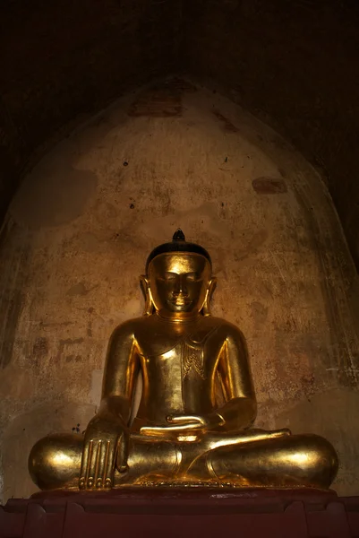 Bagan - Myanmar (Burma Sulamani Pahto tapınakta altın buddha heykeli) — Stok fotoğraf