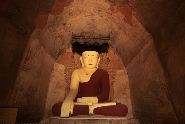 Standbeeld van Boeddha in Sulamani Pahto tempel in Bagan - Myanmar (Burma) — Stockfoto