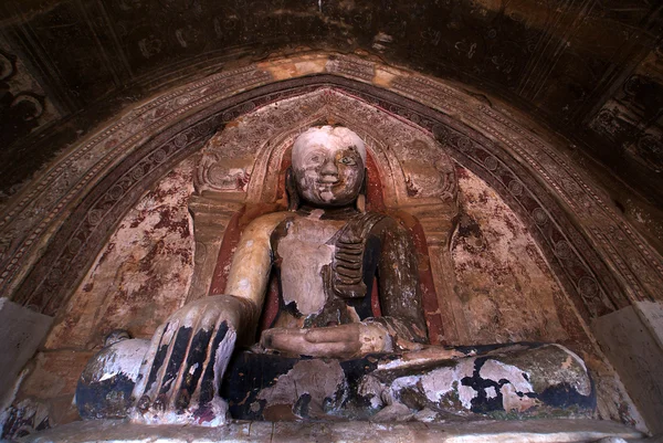Gamla buddha i Tetigu tempel - Nyaung U (arkeologiska platsen Bagan - Myanm — Stockfoto
