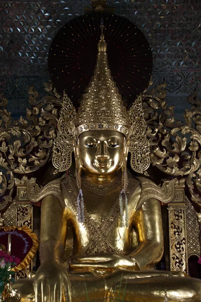 Golden buddha in the Sandamuni Paya - Mandalay - Myanmar (Burma) — Stock Photo, Image