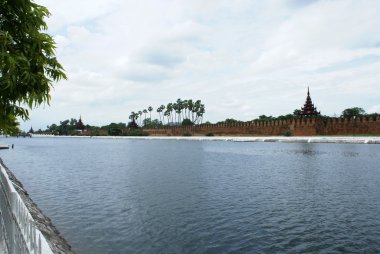 Mandalay - Myanmar (Burma, eski Kraliyet Sarayı çevresinde kanal)