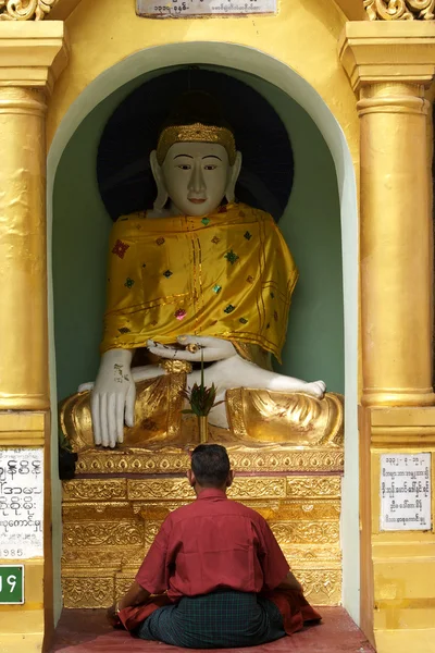 랑 군-양곤 shwedagon 파고다입니다. 미얀마-버마 — 스톡 사진