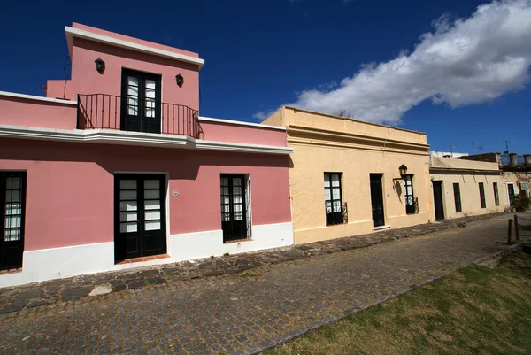 Straße mit Häusern in colonia del sacramento - uruguay — Stockfoto