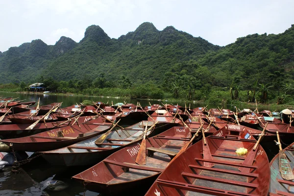 stock image Rowing boats outside the Perfume Pagoda in Vietnam