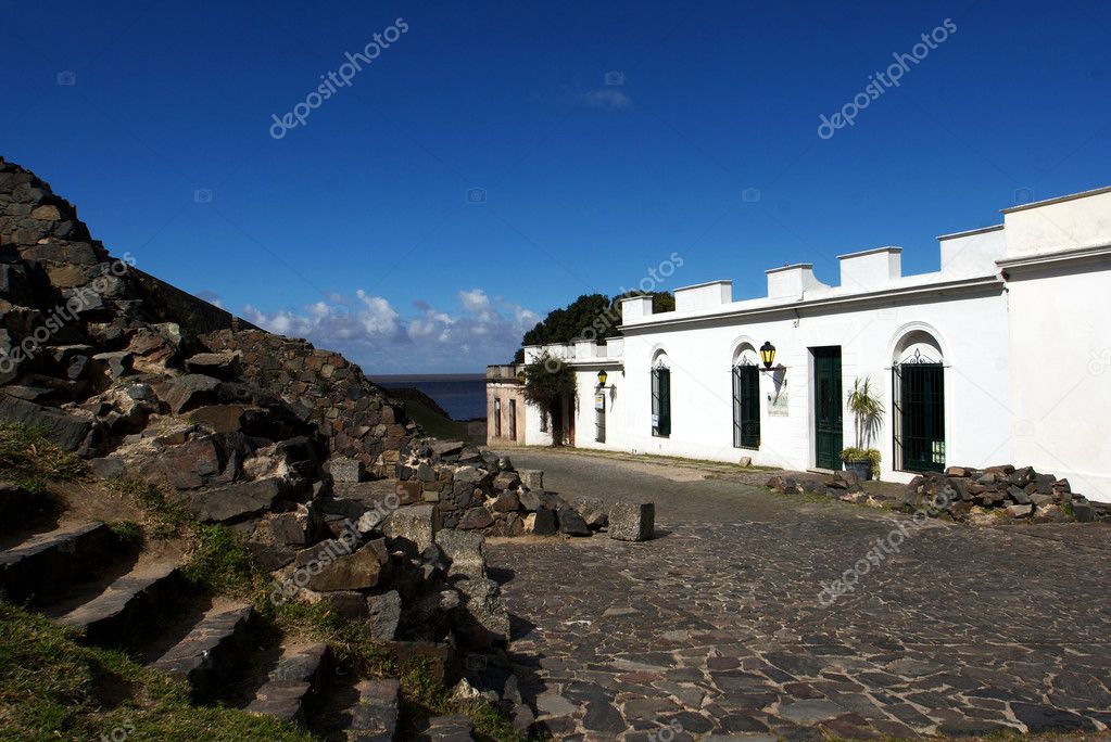 Old colonial houses in Colonia del Sacramento Uruguay — Stock Photo © jeewee 8332448
