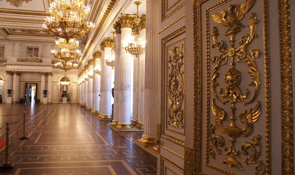 Palacio de Invierno - Museo del Hermitage - en San Petersburgo - interior —  Fotos de Stock
