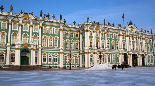 El Palacio de Invierno (Museo del Hermitage) en San Petersburgo en invierno — Foto de Stock