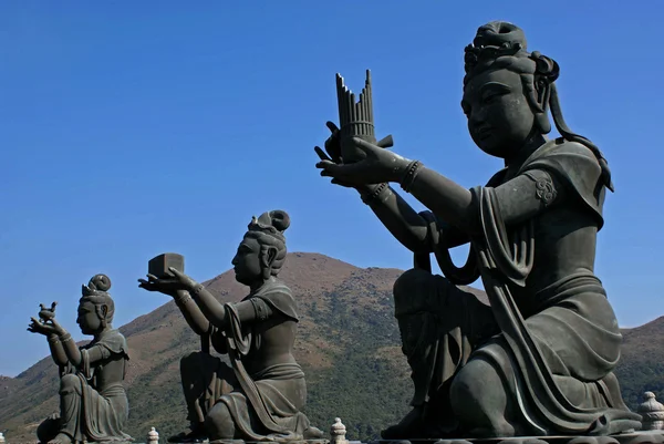 Buddhistickými sochami chválit tian tan buddha v hong Kongu — Stock fotografie