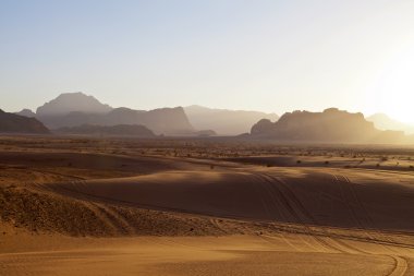 wadi rum çöl günbatımında. South jordan. Ürdün.