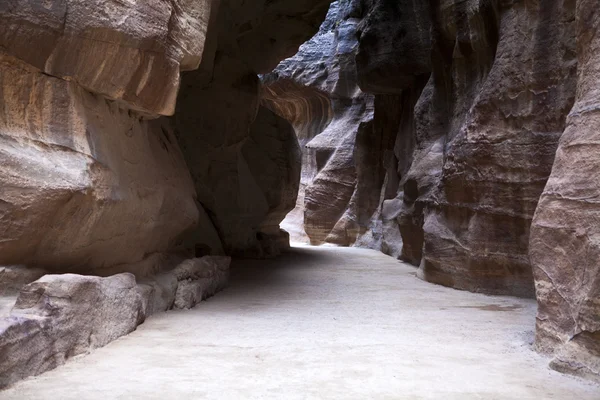 Είσοδο της πέτρας - το siq - η διαδρομή μέσα από τα βράχια - Ιορδανία — Φωτογραφία Αρχείου