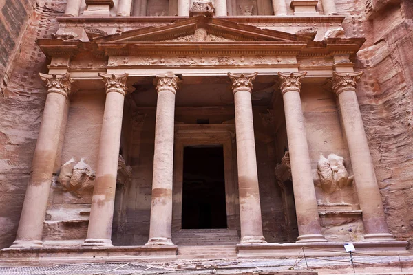 Die Schatzkammer in petra - der berühmte tempel der indiana jones in jordan — Stockfoto