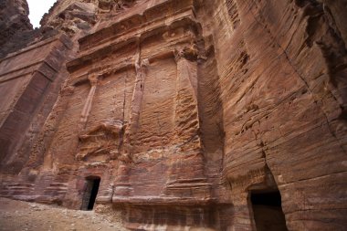 Petra Ürdün renkli taşlar bir Tapınak cephesi