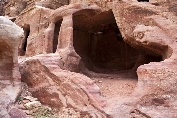 Casa cueva en Petra, patrimonio de la humanidad en Jordania - Oriente Medio —  Fotos de Stock